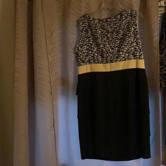 LIKE NEW dress with beautiful black ruffle bottom - Picture 8 of 8